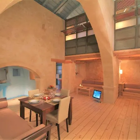Milio's House * Roustika